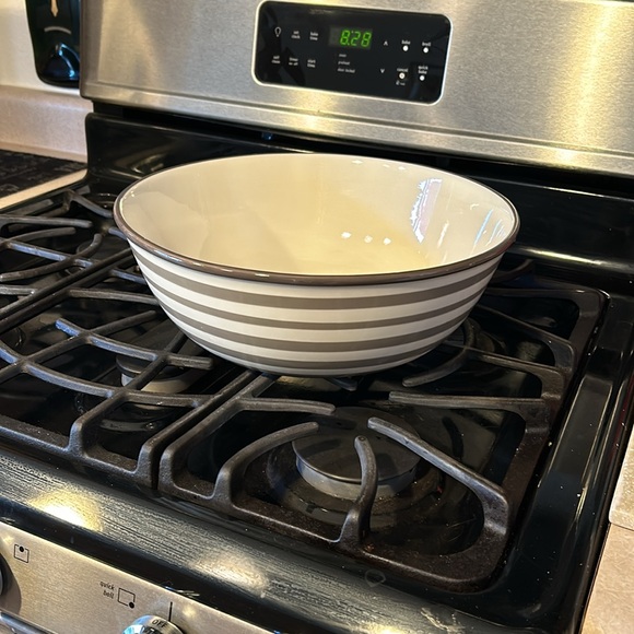 Bobby Flay large pasta bowl. 12”x4”deep. New condition - Picture 4 of 6